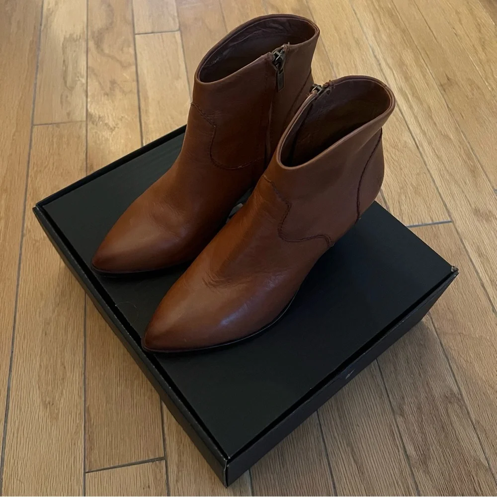 NIB FRYE Jennifer Cognac Leather Ankle Boots - Picture 3 of 5